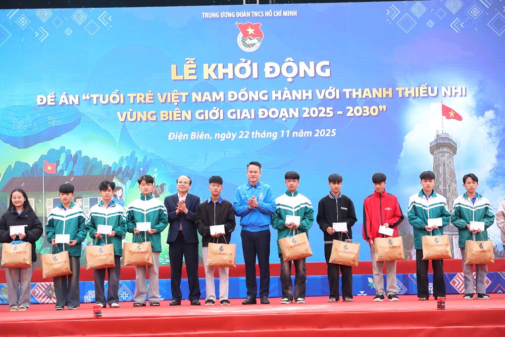 Tuổi trẻ Việt Nam đồng hành với thanh thiếu nhi vùng biên giới - ảnh 3
