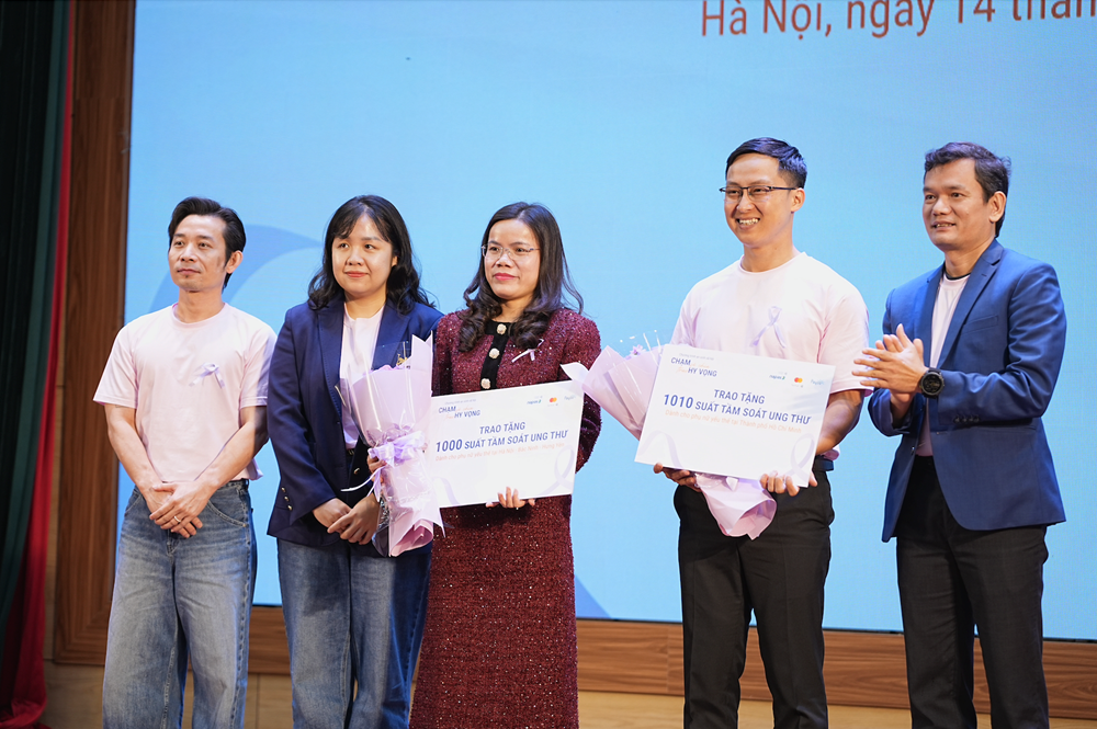 Tầm soát ung thư và tổ chức “Gian hàng 0 đồng” cho hơn 2.000 phụ nữ yếu thế - ảnh 1