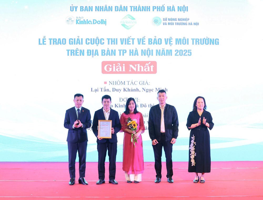 Trao giải Cuộc thi viết về “Bảo vệ môi trường trên địa bàn thành phố Hà Nội” năm 2025 - ảnh 1