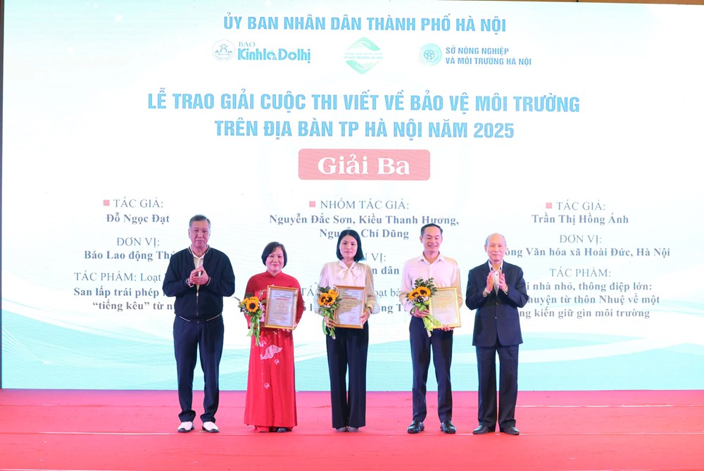 Trao giải Cuộc thi viết về “Bảo vệ môi trường trên địa bàn thành phố Hà Nội” năm 2025 - ảnh 3