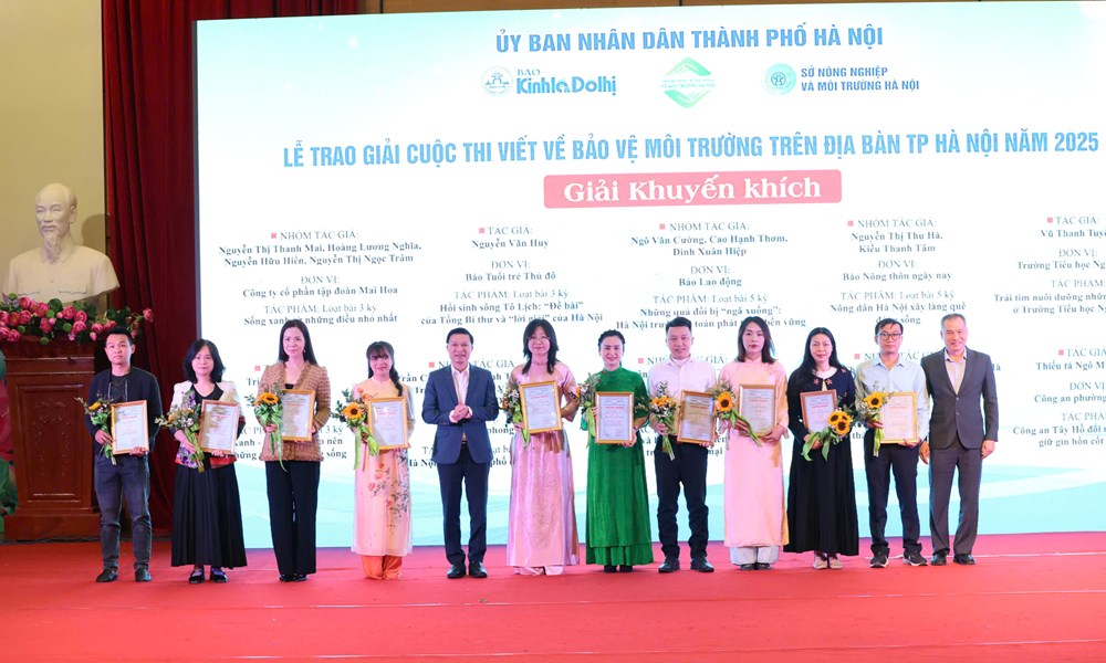 Trao giải Cuộc thi viết về “Bảo vệ môi trường trên địa bàn thành phố Hà Nội” năm 2025 - ảnh 4