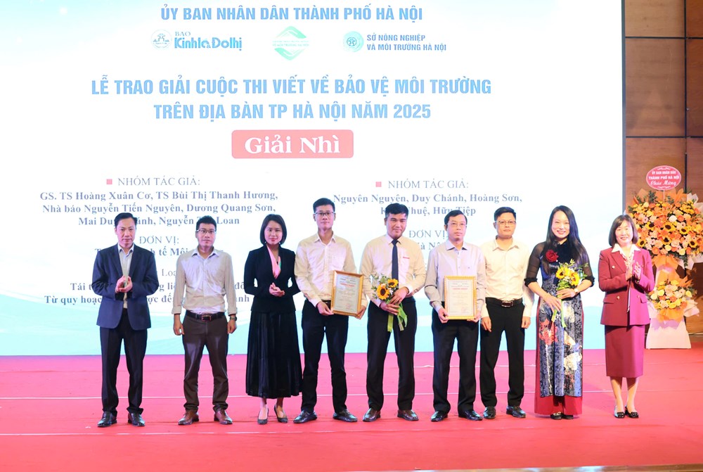 Trao giải Cuộc thi viết về “Bảo vệ môi trường trên địa bàn thành phố Hà Nội” năm 2025 - ảnh 2