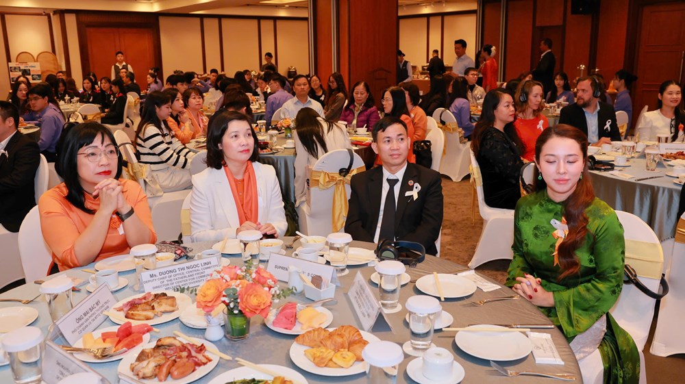 Bữa sáng Ruy băng trắng - bảo vệ phụ nữ và trẻ em khỏi bạo lực, lừa đảo trực tuyến - ảnh 2