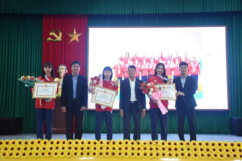 Gặp mặt, biểu dương vận động viên đoạt Huy chương Vàng tại SEA Games 33 - ảnh 1