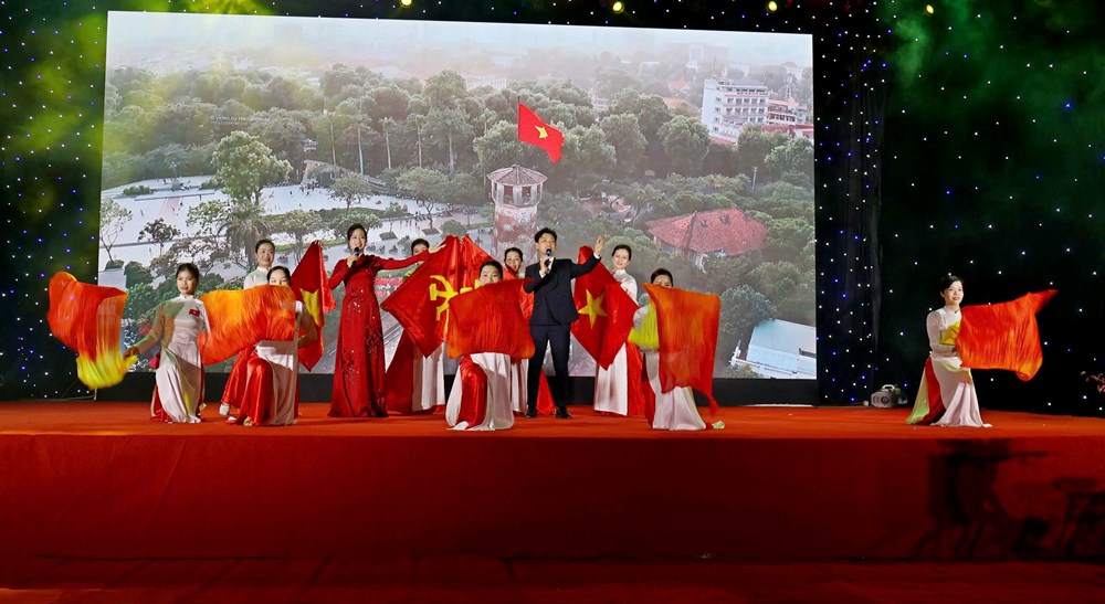 “Sắc xuân trên quê hương” - tạo khí thế sôi nổi ngay từ đầu năm mới - ảnh 1