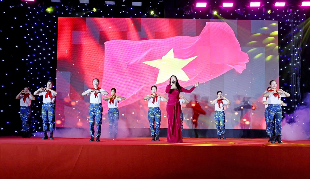 “Sắc xuân trên quê hương” - tạo khí thế sôi nổi ngay từ đầu năm mới - ảnh 2