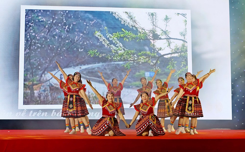 “Sắc xuân trên quê hương” - tạo khí thế sôi nổi ngay từ đầu năm mới - ảnh 3