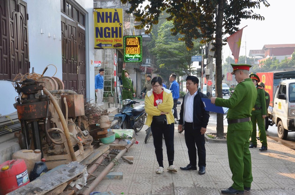 Phường Tùng Thiện ra quân lập lại trật tự, văn minh đô thị - ảnh 2