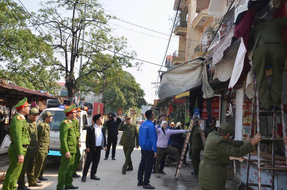 Phường Tùng Thiện ra quân lập lại trật tự, văn minh đô thị - ảnh 3