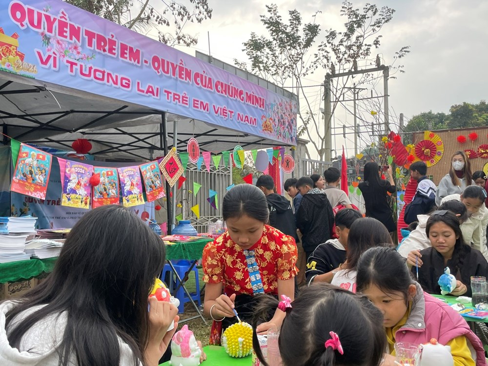 “Xuân biên cương” mang Tết ấm cho em sau thiên tai - ảnh 5