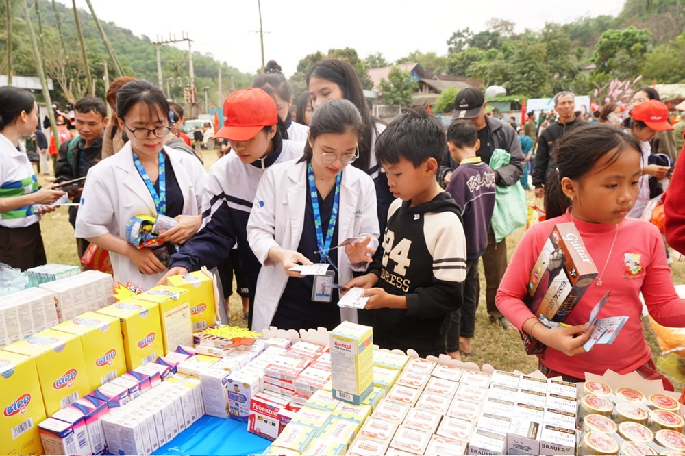 “Xuân biên cương” mang Tết ấm cho em sau thiên tai - ảnh 4