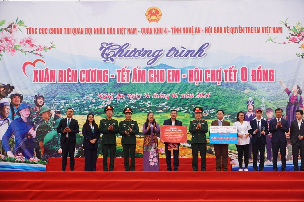 “Xuân biên cương” mang Tết ấm cho em sau thiên tai - ảnh 1