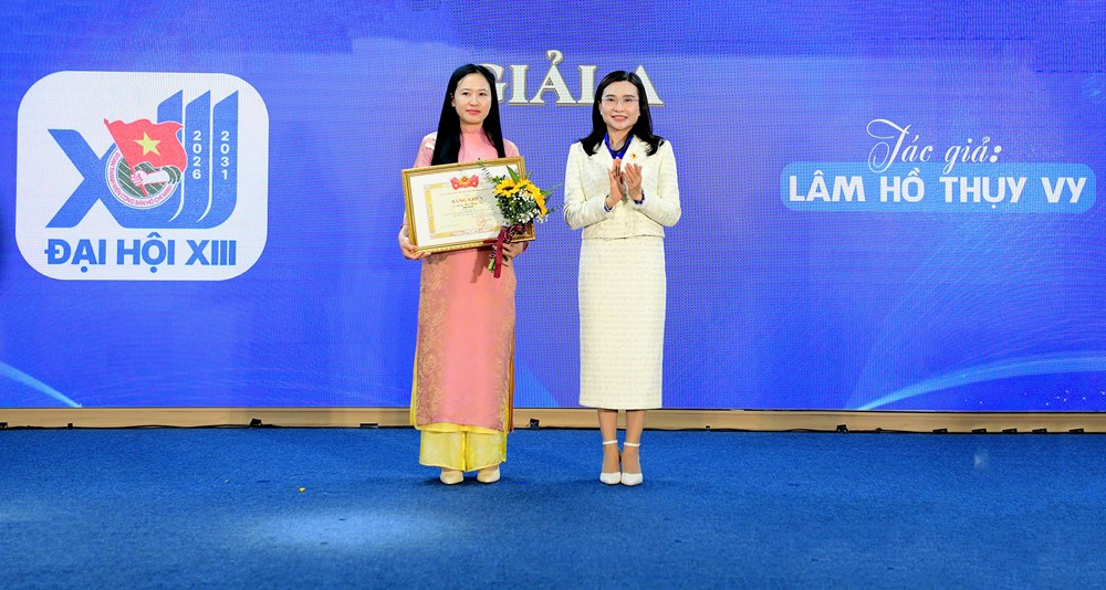 Trao giải sáng tác logo và phát động cuộc thi sáng tác tranh cổ động về Đại hội Đoàn toàn quốc lần thứ XIII - ảnh 3