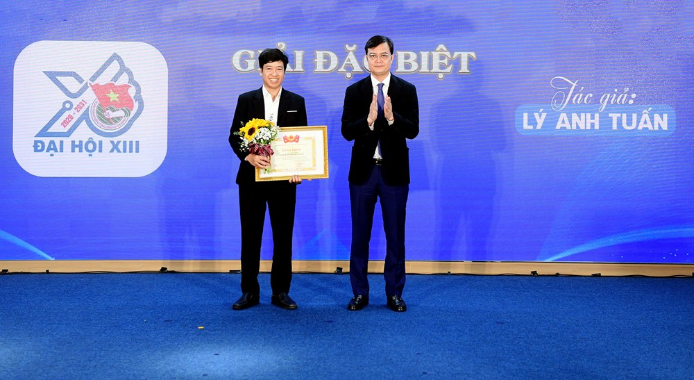 Trao giải sáng tác logo và phát động cuộc thi sáng tác tranh cổ động về Đại hội Đoàn toàn quốc lần thứ XIII - ảnh 1