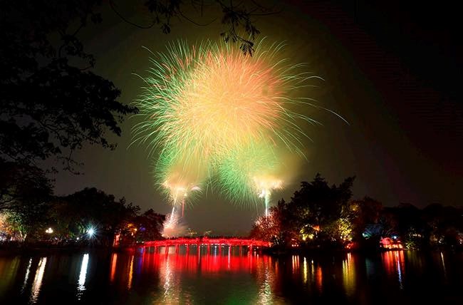 Hà Nội: Tưng bừng các chương trình nghệ thuật và pháo hoa đón Giao thừa - ảnh 1