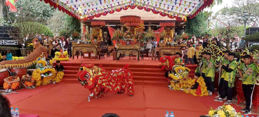 Về đền Măng Sơn trẩy hội, tưởng nhớ tam vị Đức Thánh Tản - ảnh 2