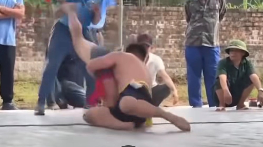 Xã Kim Anh thông tin về trường hợp tử vong khi đấu vật truyền thống - ảnh 1