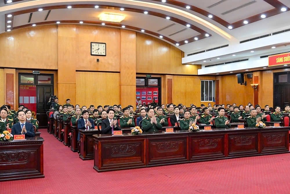 Cử tri trên địa bàn phường Hoàn Kiếm gửi trọn niềm tin vào lá phiếu - ảnh 2