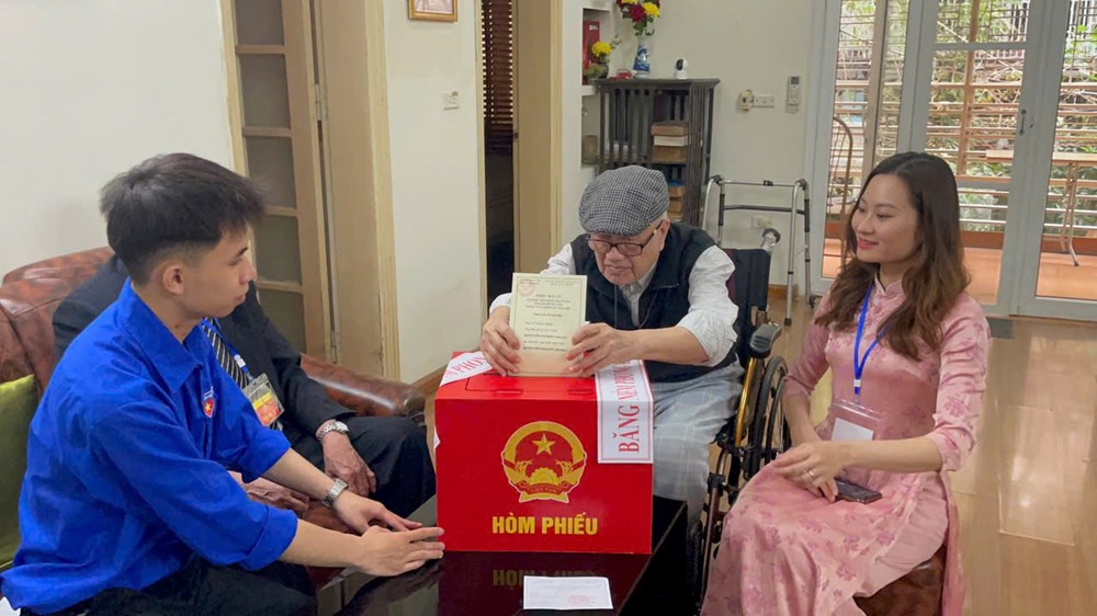 Cử tri trên địa bàn phường Hoàn Kiếm gửi trọn niềm tin vào lá phiếu - ảnh 8