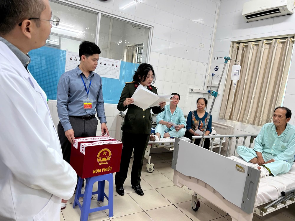 Cử tri trên địa bàn phường Hoàn Kiếm gửi trọn niềm tin vào lá phiếu - ảnh 9