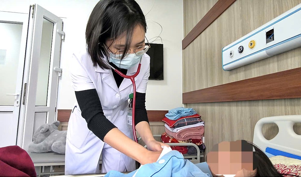 Không có tổn thương ngoài da, nữ sinh vẫn nguy kịch vì “siêu vi khuẩn” - ảnh 1