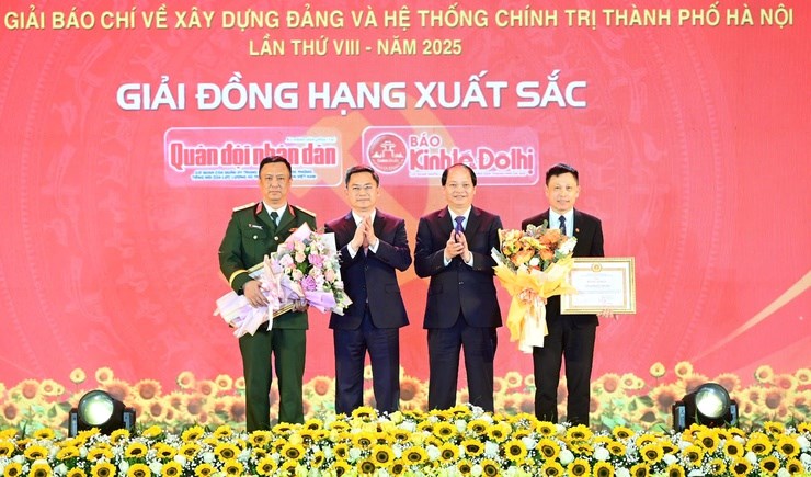 Trao Giải Báo chí về xây dựng Đảng và hệ thống chính trị thành phố Hà Nội lần thứ VIII - năm 2025 - ảnh 4