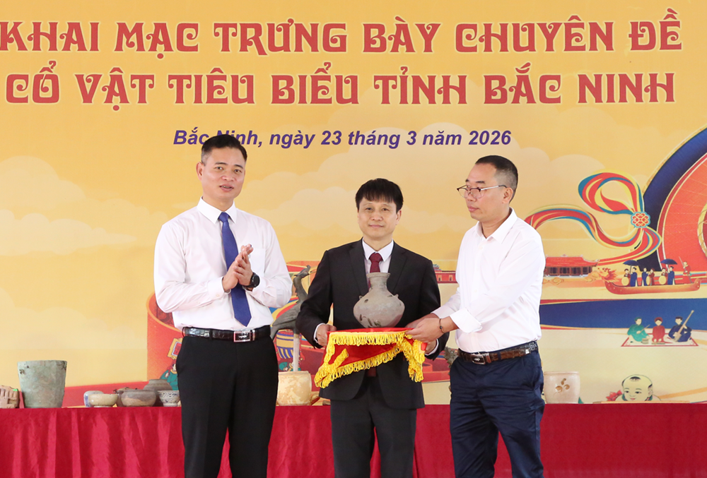 Khai mạc trưng bày “Cổ vật tiêu biểu tỉnh Bắc Ninh” - ảnh 4
