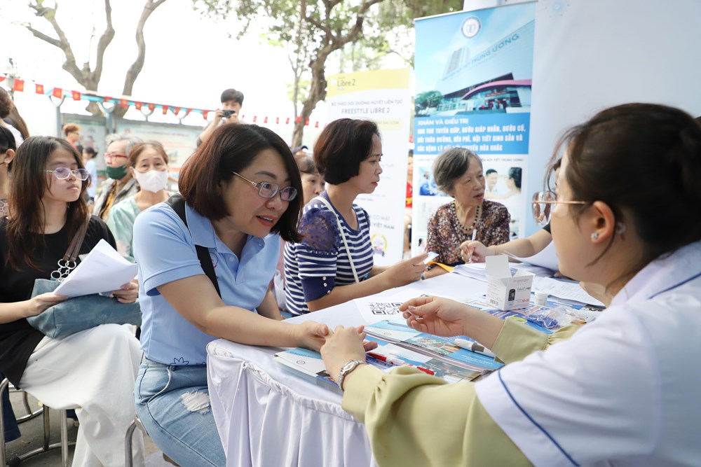 Hơn 10.000 người dân tham gia hưởng ứng Ngày Sức khoẻ toàn dân - ảnh 4