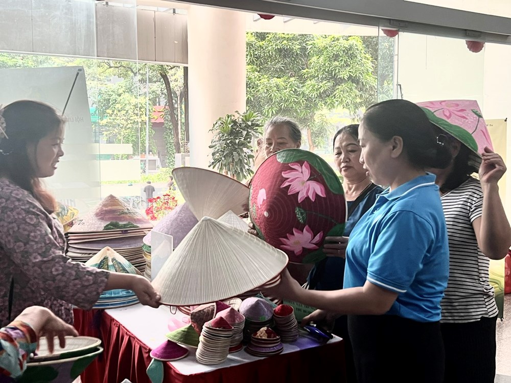 Phụ nữ Thủ đô ứng dụng công nghệ chuyển đổi số trong kinh tế tập thể - ảnh 4