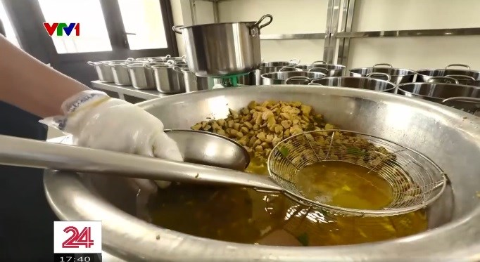 Phía sau những suất ăn bán trú: Nhiều bất thường bị phơi bày - ảnh 2