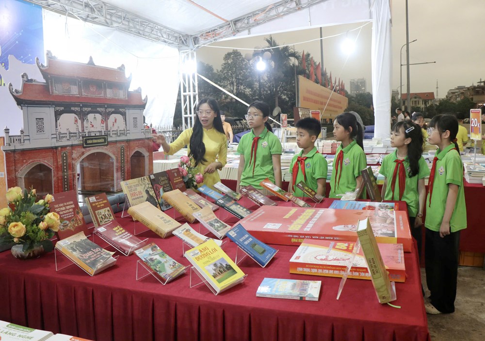 Mỗi cuốn sách là một viên gạch xây dựng nên bản lĩnh và trí tuệ Việt Nam - ảnh 6