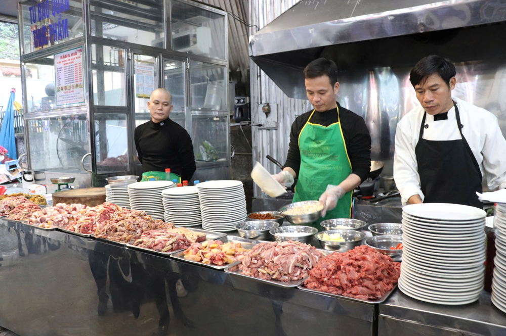 Ngộ độc thực phẩm: Lỗ hổng lớn trong sản xuất và cung ứng - ảnh 1