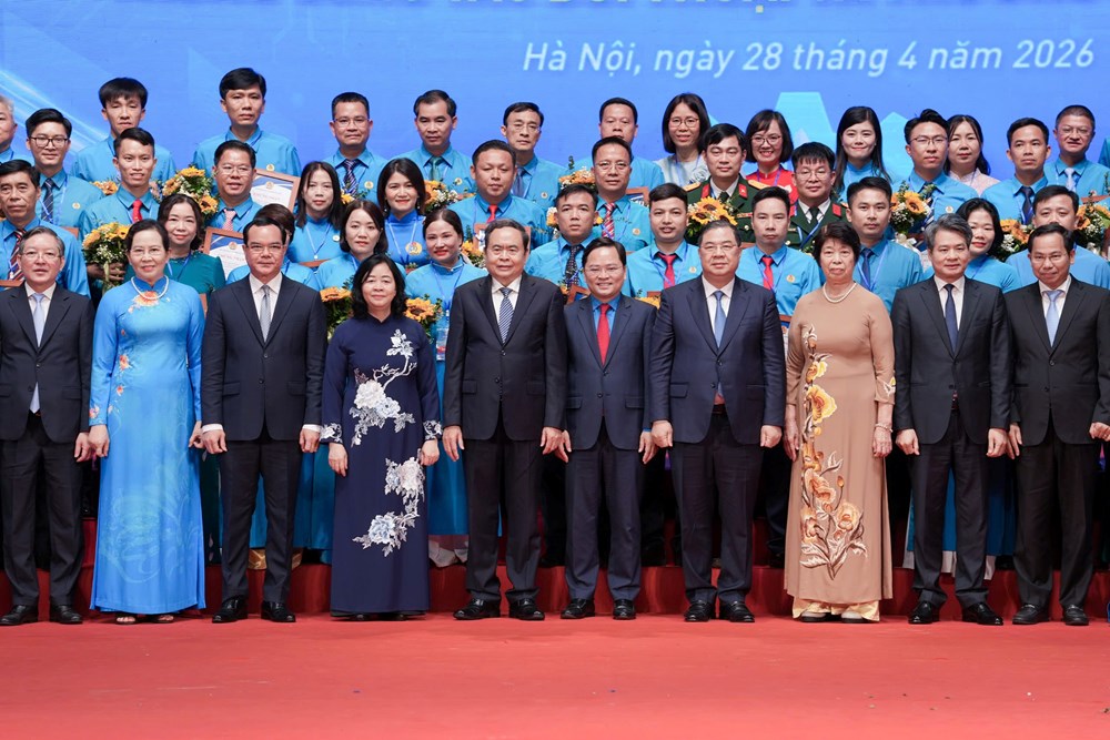 Tuyên dương Chủ tịch công đoàn tiêu biểu nhân kỷ niệm Ngày Quốc tế Lao động - ảnh 4