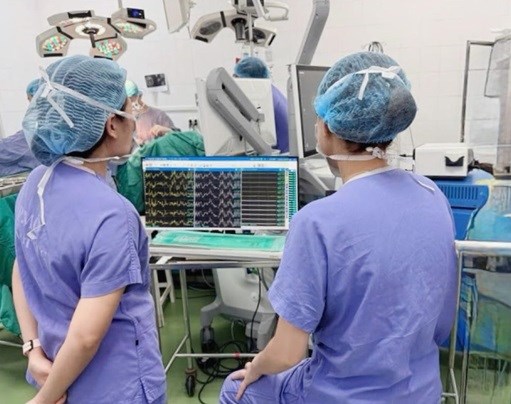 Điều trị động kinh kháng thuốc thông qua điện não đồ vỏ não - ảnh 2