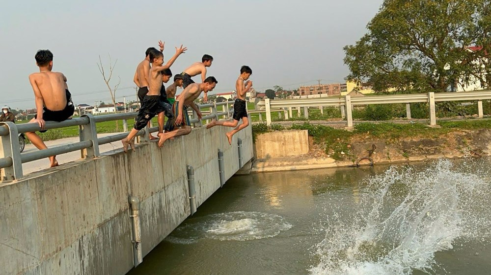 Tăng cường bảo vệ trẻ trước nguy cơ đuối nước dịp hè, mùa mưa bão - ảnh 1