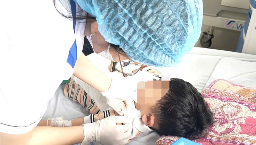 Hy hữu 4 người trong 3 thế hệ cùng mắc một dị tật bẩm sinh - ảnh 1