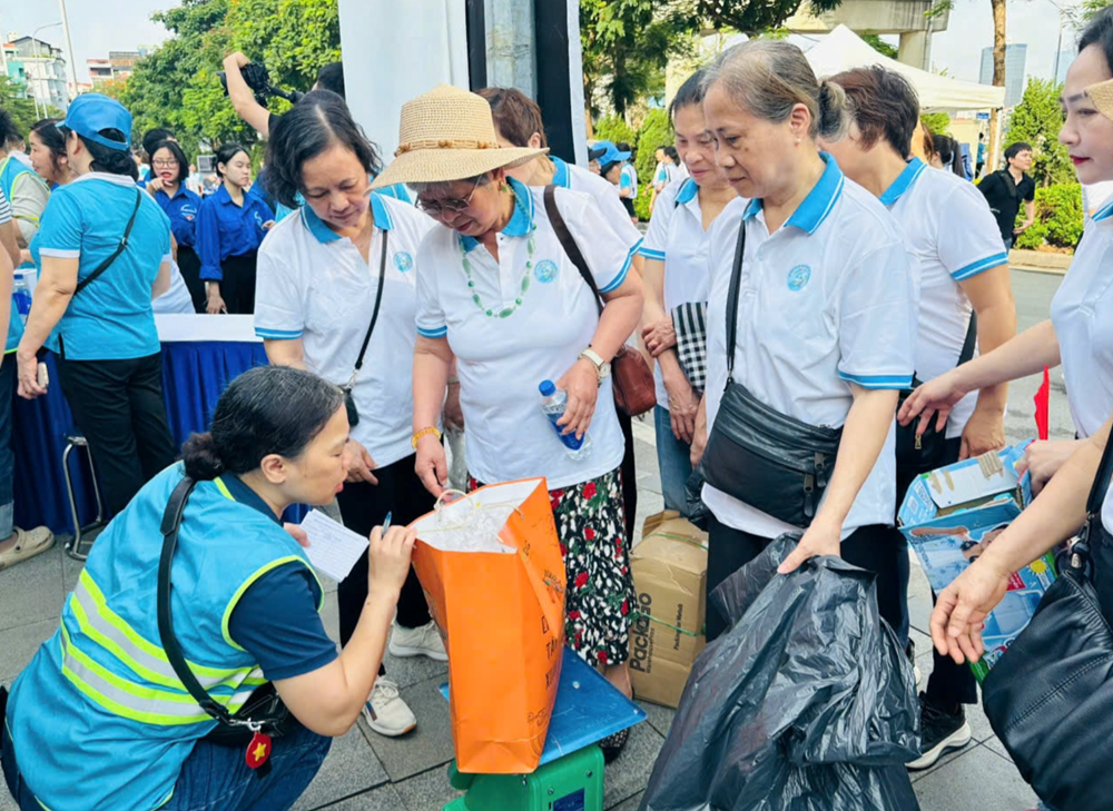 Hà Nội phát động phong trào thi đua “Toàn dân chung tay bảo vệ môi trường, vì Thủ đô xanh – sạch – đẹp” - ảnh 5