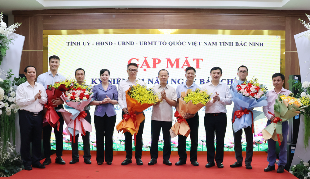 Bắc Ninh gặp mặt các nhà báo, phóng viên đồng hành cùng sự phát triển của tỉnh - ảnh 2