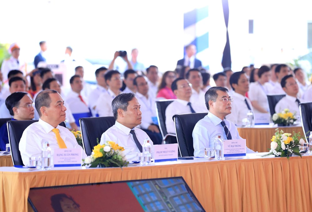 Thủ tướng Lê Minh Hưng dự Lễ khởi công đồng thời 3 dự án nhà ở cho thuê, 5 tuyến đường sắt đô thị tại Hà Nội - ảnh 1