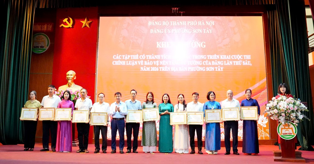 Phường Sơn Tây trao giải Cuộc thi chính luận về bảo vệ nền tảng tư tưởng của Đảng - ảnh 3
