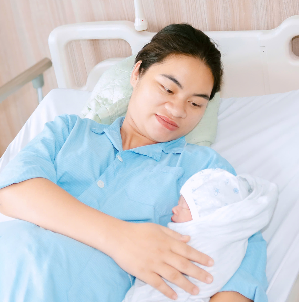 Từ tiếng khóc chào đời, ca cấp cứu xuyên đêm đến bệnh nhân đầu tiên xuất viện tại Bệnh viện Bạch Mai cơ sở Ninh Bình - ảnh 1