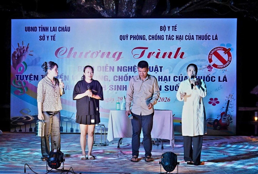 Lai Châu: Biểu diễn nghệ thuật tuyên truyền về phòng, chống tác hại của thuốc lá - ảnh 1
