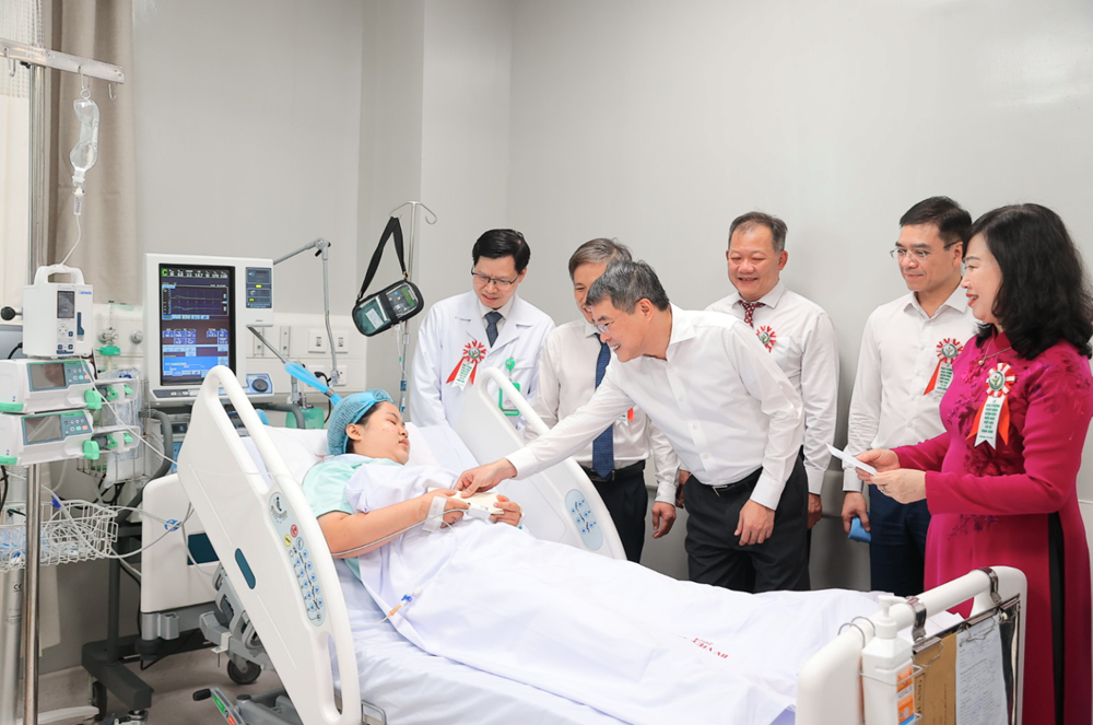 Tiếp nhận ca cấp cứu và thực hiện phẫu thuật đầu tiên tại Bệnh viện Hữu nghị Việt Đức cơ sở Ninh Bình - ảnh 1