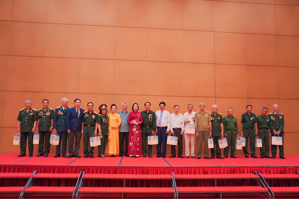 Phó Chủ tịch Quốc hội Nguyễn Thị Thanh gặp mặt Mẹ Việt Nam Anh hùng, người có công tiêu biểu - ảnh 3