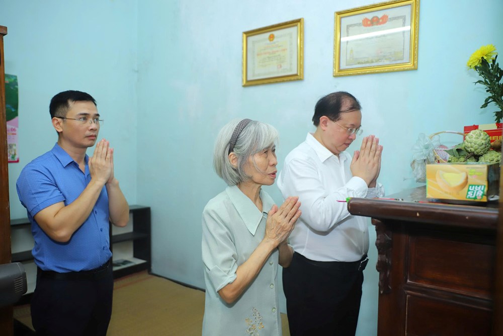 Lãnh đạo Bộ VHTTDL tri ân thân nhân gia đình liệt sĩ nhân kỷ niệm 79 năm Ngày Thương binh - Liệt sĩ  - ảnh 1