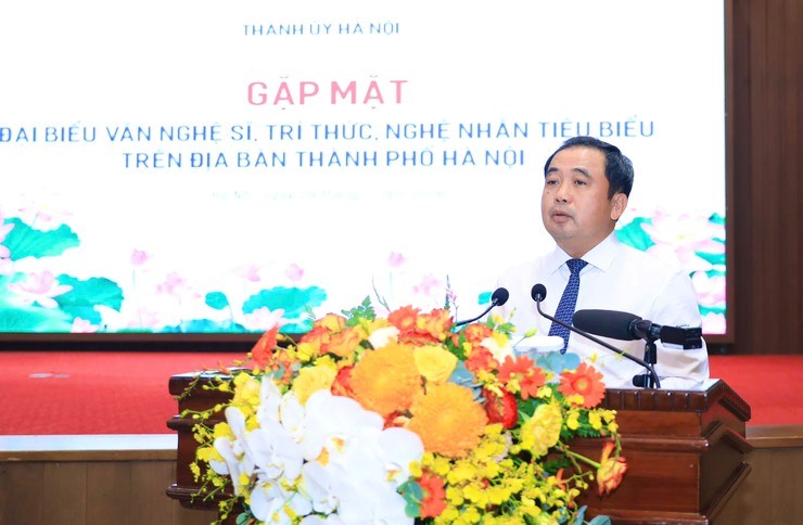 Bí thư Thành ủy Hà Nội: Trọng dụng trí thức, văn nghệ sĩ để kiến tạo động lực phát triển mới - ảnh 1