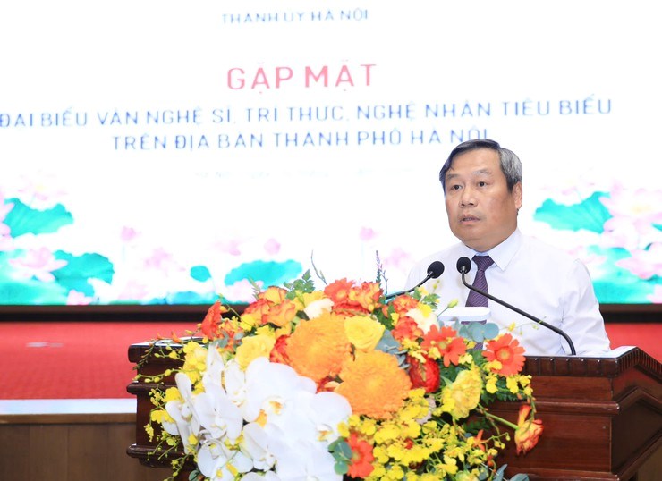 Bí thư Thành ủy Hà Nội: Trọng dụng trí thức, văn nghệ sĩ để kiến tạo động lực phát triển mới - ảnh 3