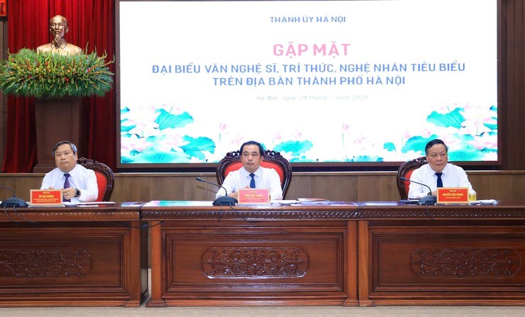 Bí thư Thành ủy Hà Nội: Trọng dụng trí thức, văn nghệ sĩ để kiến tạo động lực phát triển mới - ảnh 2