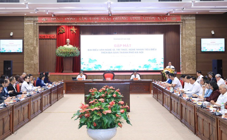 Bí thư Thành ủy Hà Nội: Trọng dụng trí thức, văn nghệ sĩ để kiến tạo động lực phát triển mới - ảnh 4