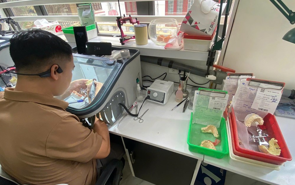 Hà Nội: Xử phạt hơn 1,3 tỉ đồng các cơ sở sản xuất, kinh doanh răng giả - ảnh 1